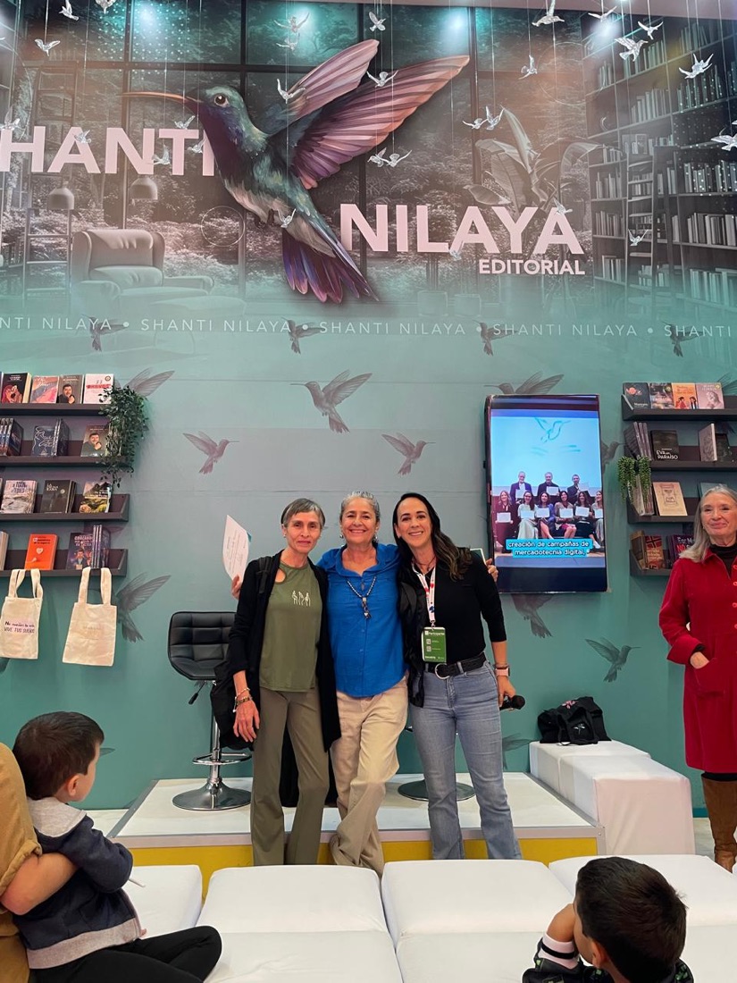 Stand de Editorial Shanti Nilaya en la FIL